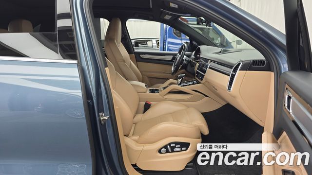 Porsche Cayenne 2019 — photo 11