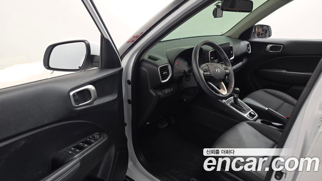 Hyundai Venue 2023 — photo 13