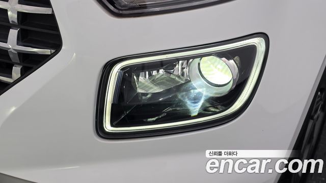 Hyundai Venue 2023 — photo 8