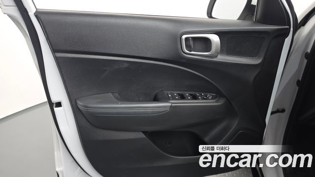 Hyundai Venue 2023 — photo 14