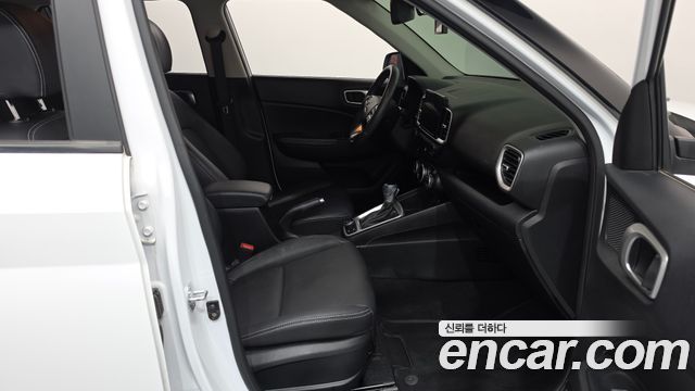 Hyundai Venue 2023 — photo 16