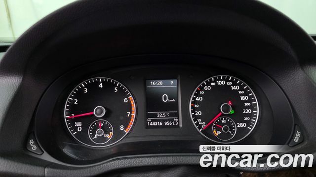 Volkswagen Passat 2015 — photo 8