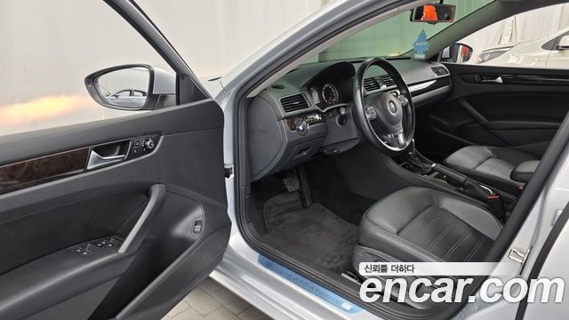 Volkswagen Passat 2015 — photo 10