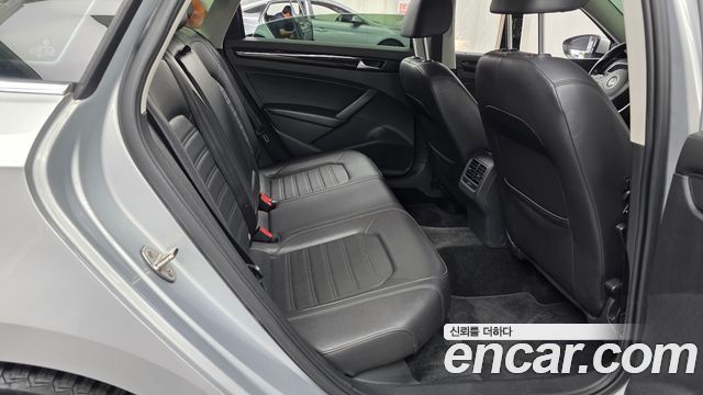 Volkswagen Passat 2015 — photo 12