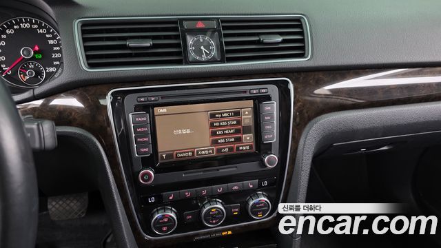 Volkswagen Passat 2015 — photo 14