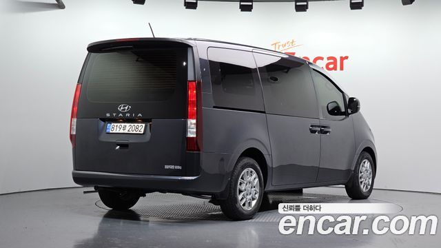 Hyundai Staria 2022 — photo 2