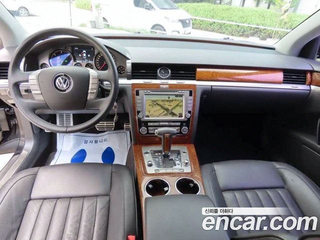 Volkswagen Phaeton 2013 — photo 8