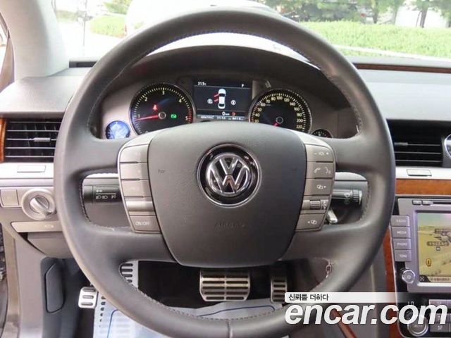 Volkswagen Phaeton 2013 — photo 9