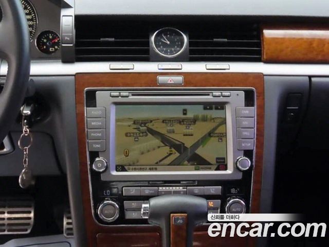 Volkswagen Phaeton 2013 — photo 10