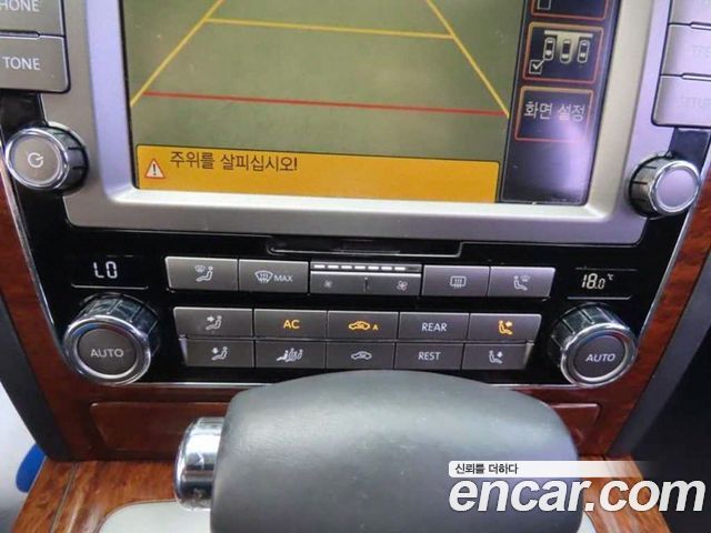Volkswagen Phaeton 2013 — photo 14