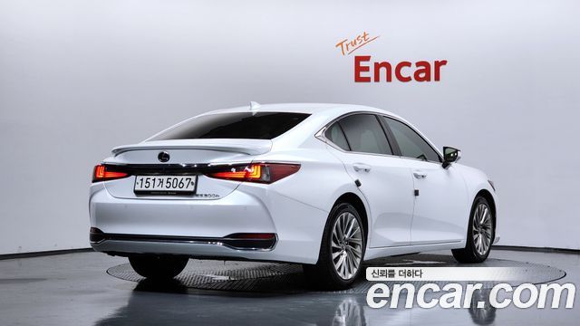 Lexus ES 2023 — photo 2