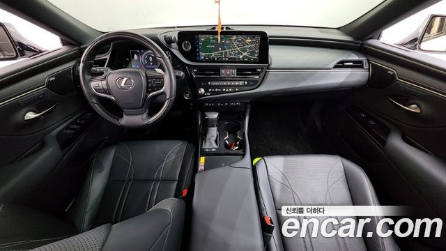 Lexus ES 2023 — photo 10