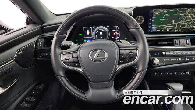 Lexus ES 2023 — photo 18