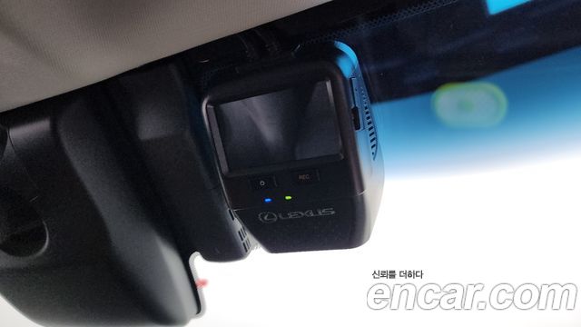 Lexus ES 2023 — photo 21