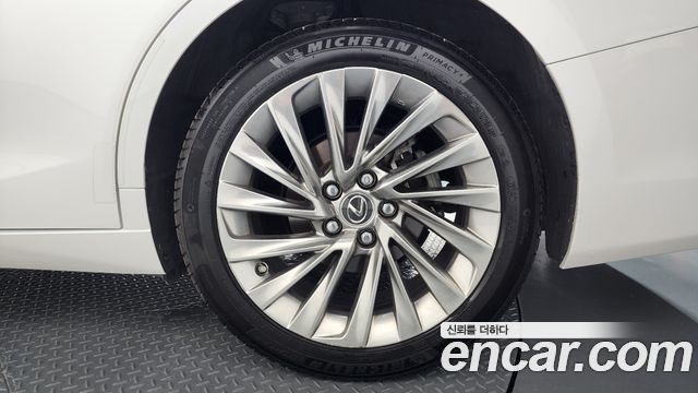 Lexus ES 2023 — photo 7