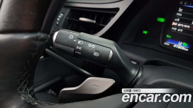 Lexus ES 2023 — photo 33