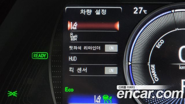 Lexus ES 2023 — photo 34