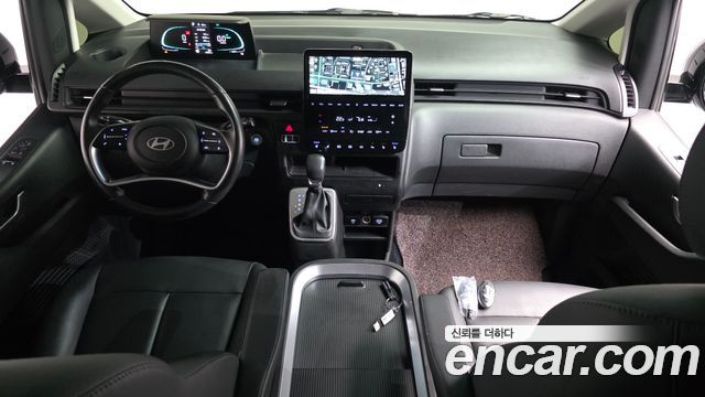 Hyundai Staria 2025 — photo 10