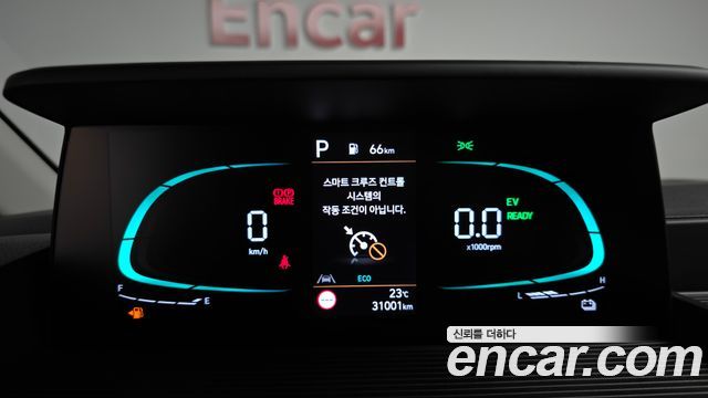 Hyundai Staria 2025 — photo 11