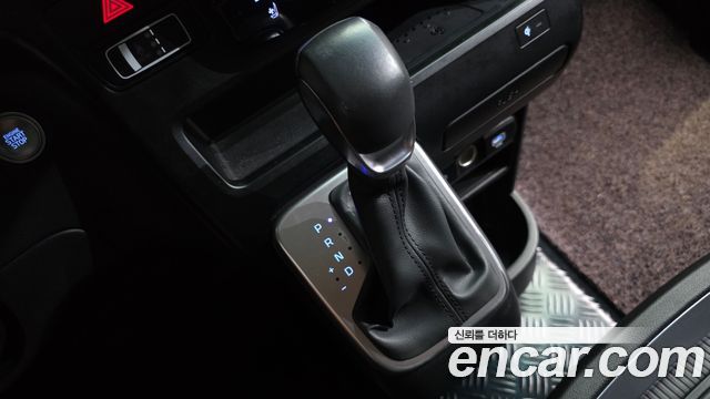 Hyundai Staria 2025 — photo 12