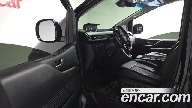 Hyundai Staria 2025 — photo 13