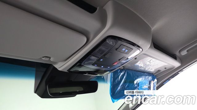 Hyundai Staria 2025 — photo 26