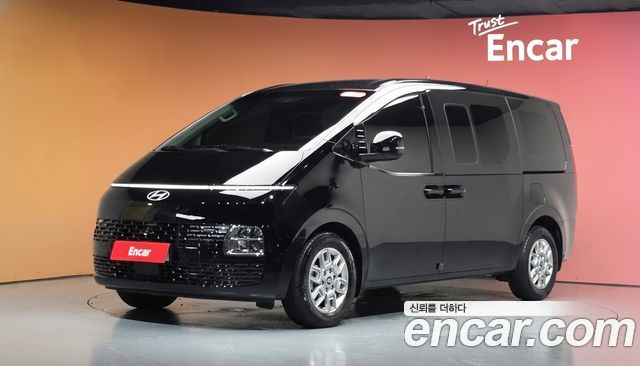 Hyundai Staria 2025 — photo 1