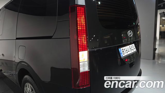 Hyundai Staria 2025 — photo 9
