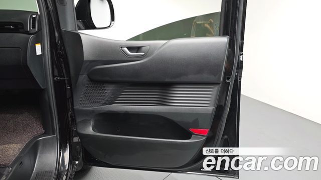 Hyundai Staria 2025 — photo 14
