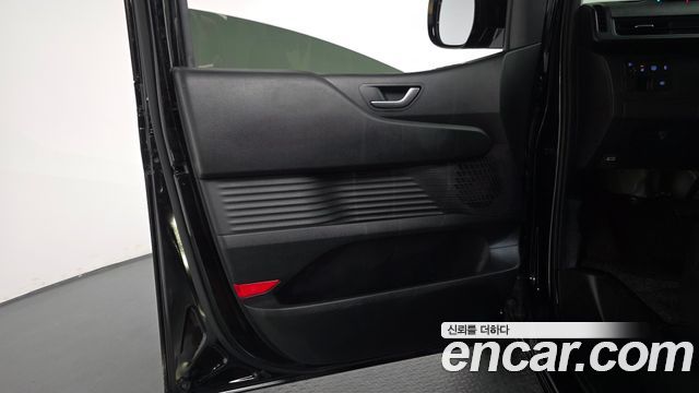 Hyundai Staria 2025 — photo 15