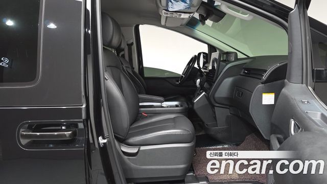 Hyundai Staria 2025 — photo 16