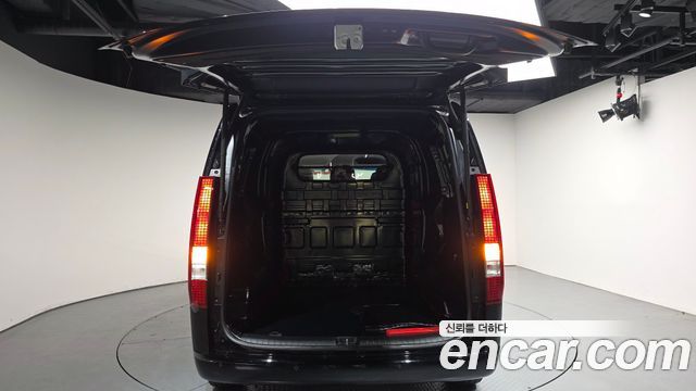 Hyundai Staria 2025 — photo 27