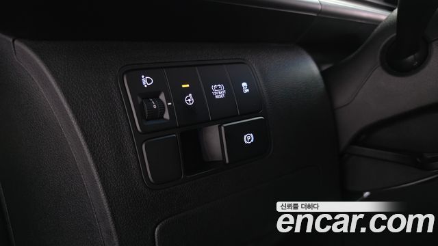 Hyundai Staria 2025 — photo 28