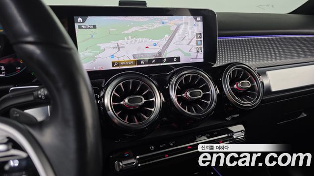 Mercedes-Benz GLB-Class 2020 — photo 13
