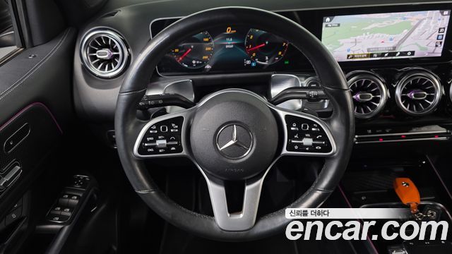 Mercedes-Benz GLB-Class 2020 — photo 14