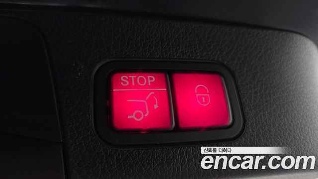 Mercedes-Benz GLB-Class 2020 — photo 16