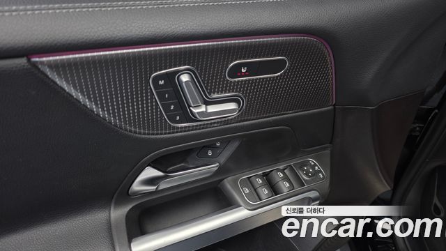 Mercedes-Benz GLB-Class 2020 — photo 19