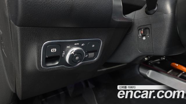 Mercedes-Benz GLB-Class 2020 — photo 20