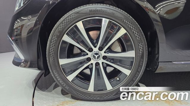Mercedes-Benz E-Class 2021 — photo 5
