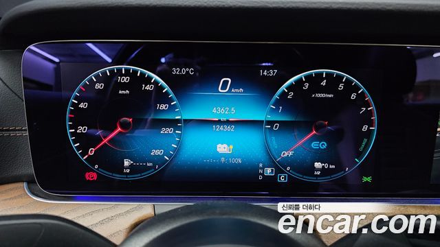 Mercedes-Benz E-Class 2021 — photo 11