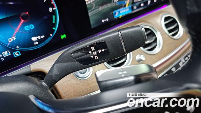 Mercedes-Benz E-Class 2021 — photo 12