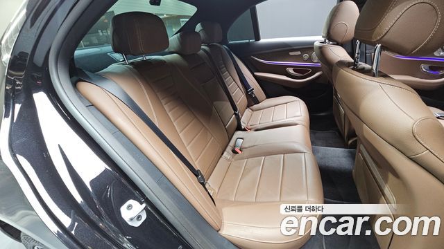 Mercedes-Benz E-Class 2021 — photo 17