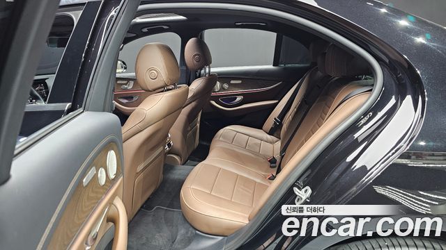 Mercedes-Benz E-Class 2021 — photo 18