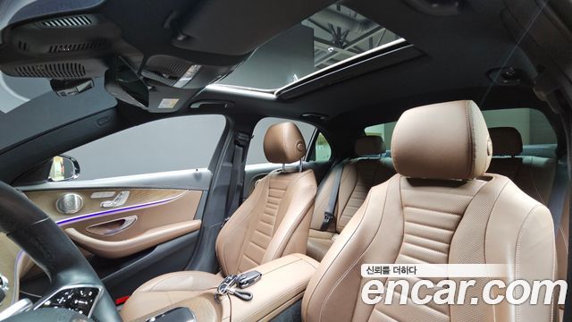 Mercedes-Benz E-Class 2021 — photo 19