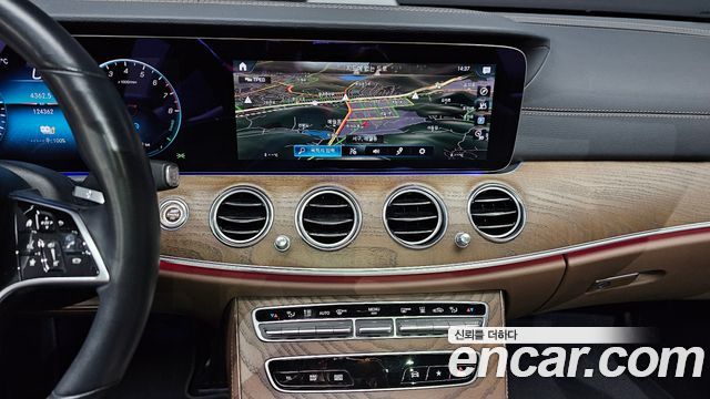 Mercedes-Benz E-Class 2021 — photo 21