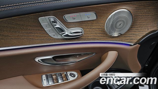 Mercedes-Benz E-Class 2021 — photo 25