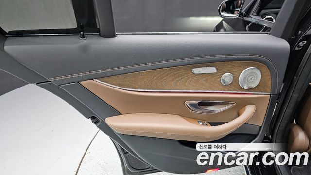 Mercedes-Benz E-Class 2021 — photo 15