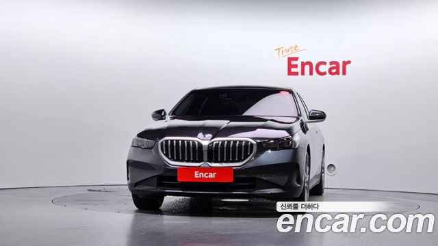 BMW 5-Series 2024 — photo 3