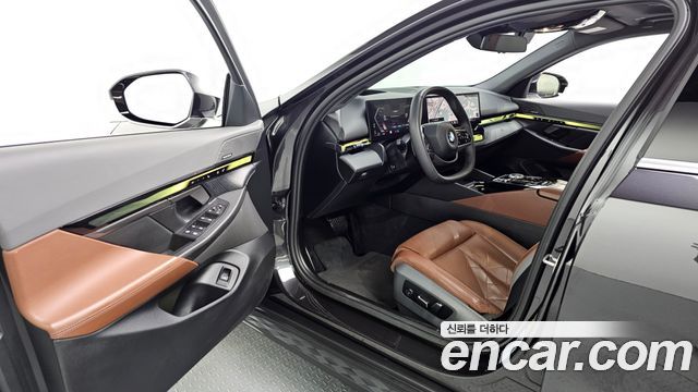 BMW 5-Series 2024 — photo 10