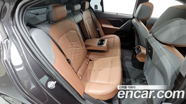 BMW 5-Series 2024 — photo 11